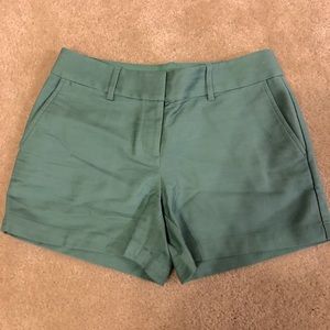 NWT size 2 Loft green textured cotton cuffed short. 4 inch inseam.
